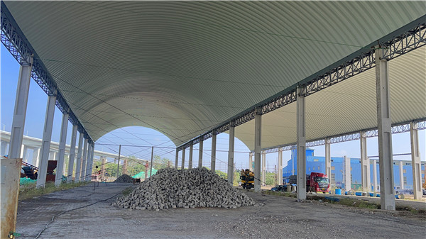 杰達鋼構(gòu)拱形屋面施工工期優(yōu)勢解析杰達鋼構(gòu)拱形屋面施工現(xiàn)場 杰達鋼構(gòu)拱形屋面施工工期優(yōu)勢解析杰達鋼構(gòu)拱形屋面施工現(xiàn)場